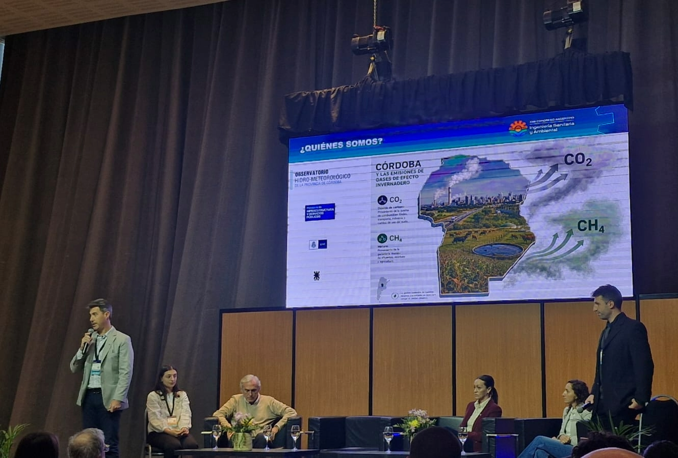 Presentación de investigación CIQA en congreso científico